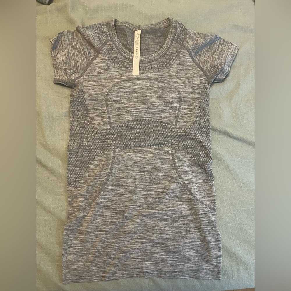 Heather Grey Women’s Lulu Shirt Size 4
